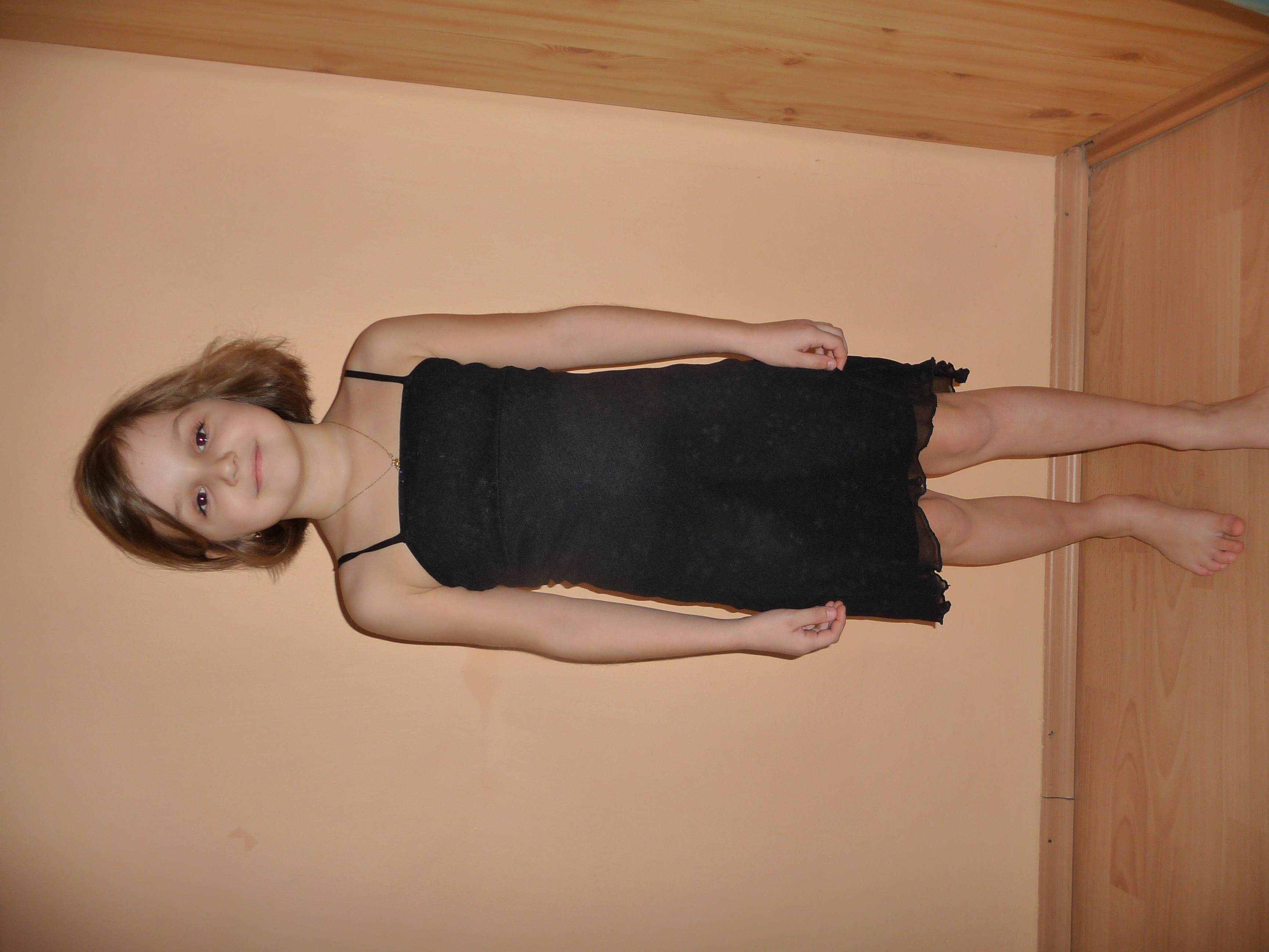dívčí šaty na černé nebo gelové ramínka vel. 128